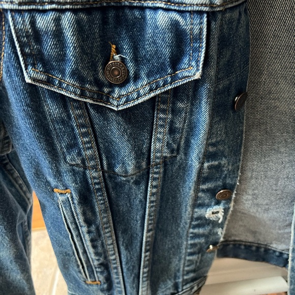 Levi’s Denim Jacket - Picture 2 of 4